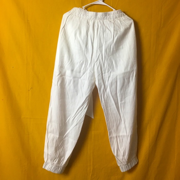 White jogger like pants - Picture 2 of 8